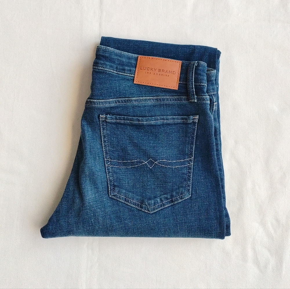 NWOT🍀Lucky Brand🍀Woman's Jeans colour dark👖 blue wash size10/30 Regular